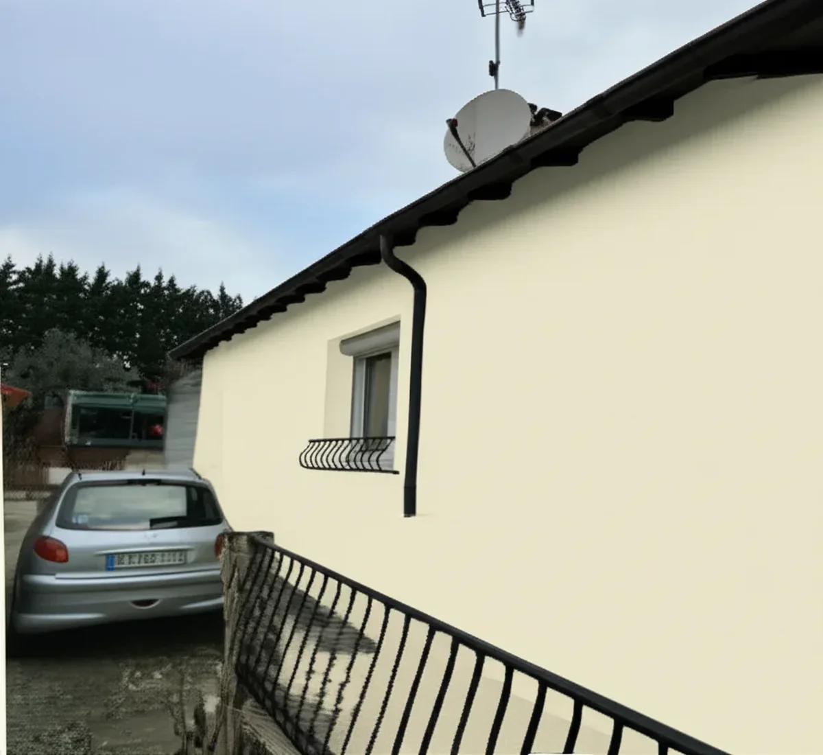 Fassadenfarbe Weiß Grau Kombinationen: Elegante Farbkonzepte 2026