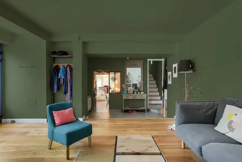 Façade de maison, prévisualisation couleur par IA dans un vert doux