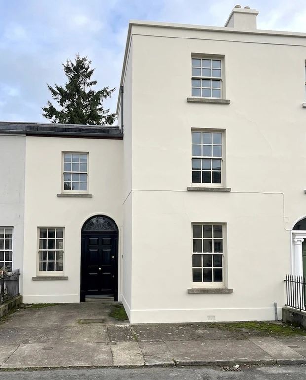 After - facade in Dulux Timeless (Dulux Timeless) with Polished Black on the front door (Georgian)