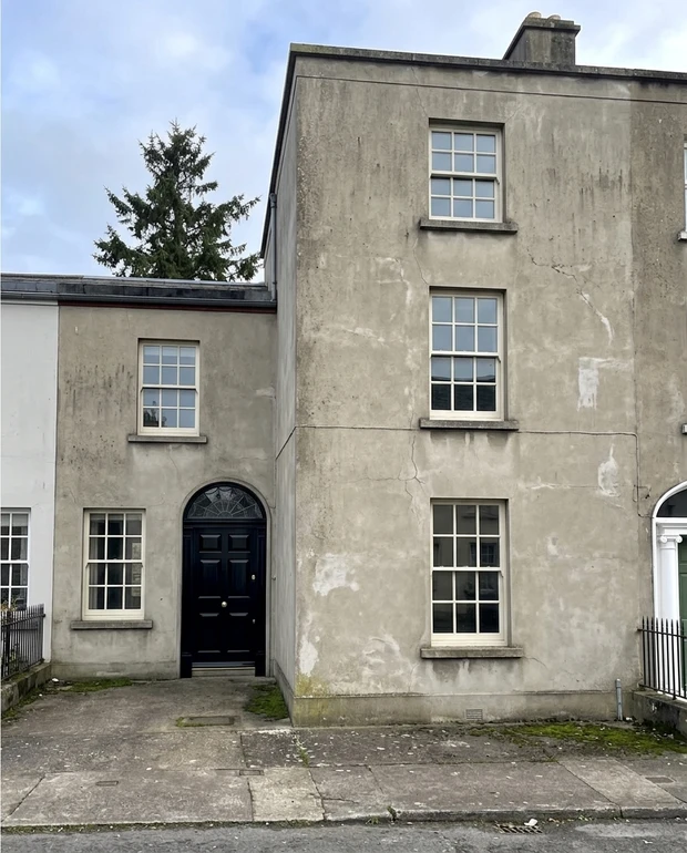 Before - facade without Dulux Timeless + Polished Black (Georgian)