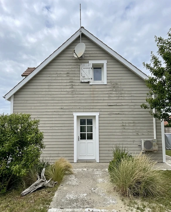 Before — facade without Cape Cod Blue + Bright White (Coastal)