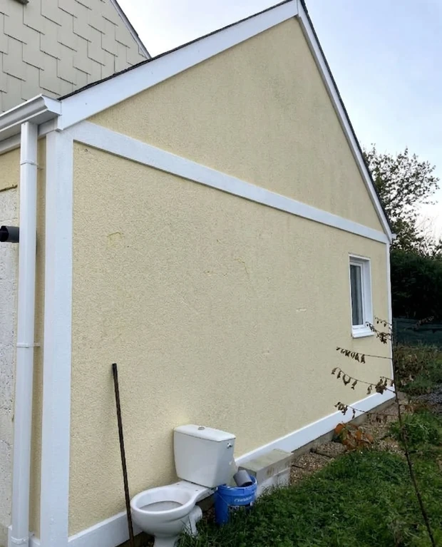 Before — facade without Dark Charcoal + Bright White (Modern)