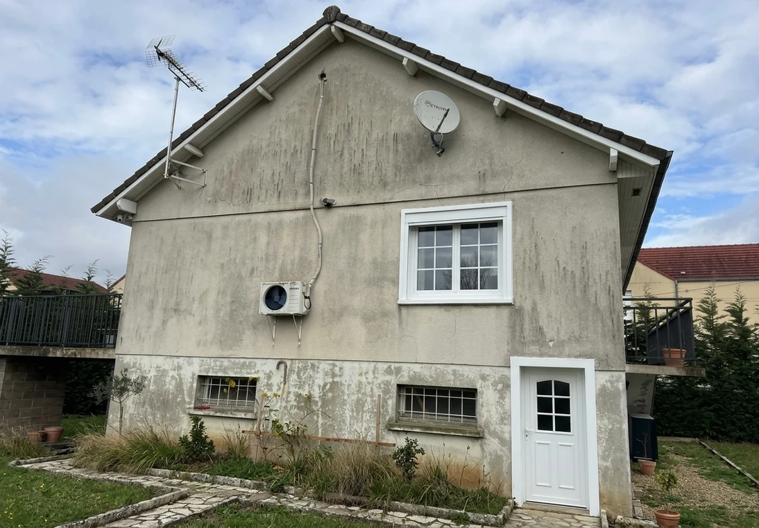 Before — facade without Iron Ore Charcoal + Pure White (Modern Farmhouse)