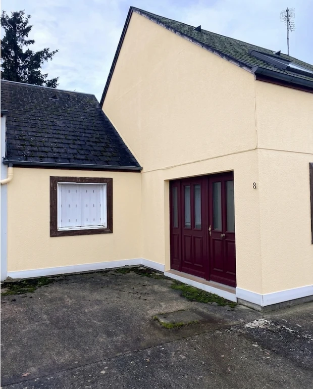 Warm Cream + Deep Burgundy — Traditional