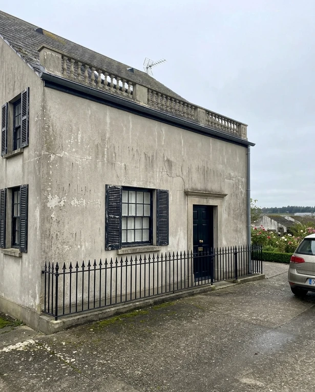 Before — facade without Cream Stucco + Pitch Black (Regency)