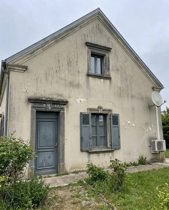 Vorher — Fassade ohne Cremeweiss + Anthrazitgrau (Klassisch)