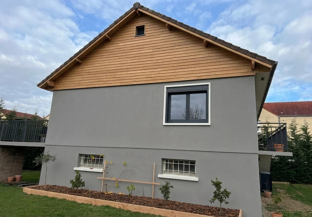 Betongrau + Holz natur — Moderne