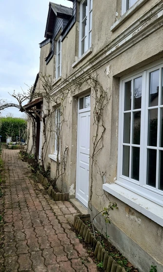 Vorher — Fassade ohne Greige + Reinweiss (Stadtvilla)