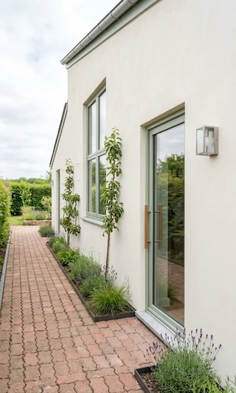 Reinweiss + Salbeigruen — Skandinavisch Modern