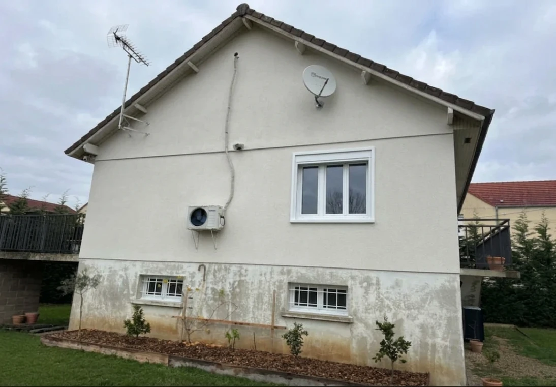 Vorher — Fassade ohne Lichtgrau + Reinweiss (Moderne)