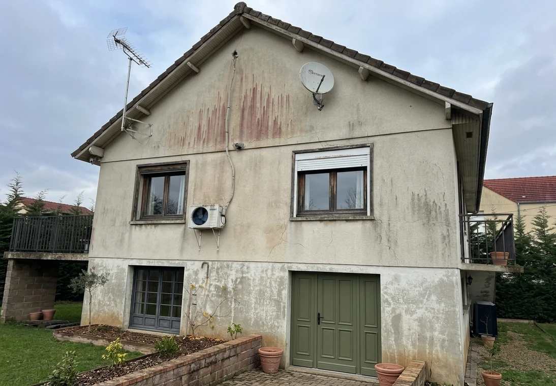 Before — facade without Simply White + Olive Green (Modern Farmhouse)