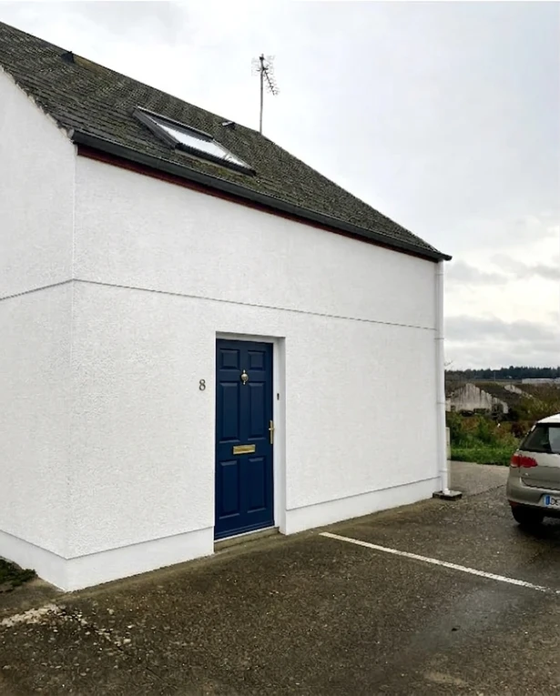 Before — facade without Brilliant White + Naval Blue (Georgian)