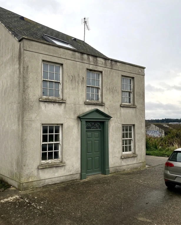 Before - facade without Cream Stucco + Farrow & Ball Studio Green No.93 (Georgian)