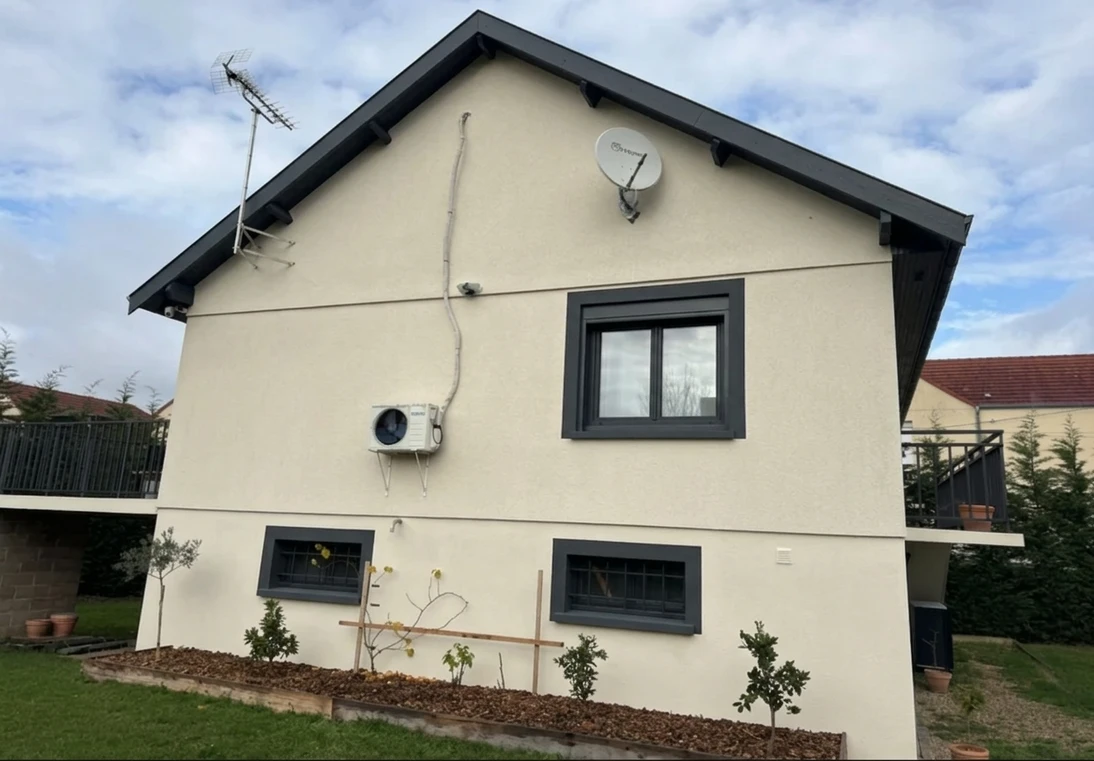 Before — facade without Pale Grey + Charcoal (Modern)