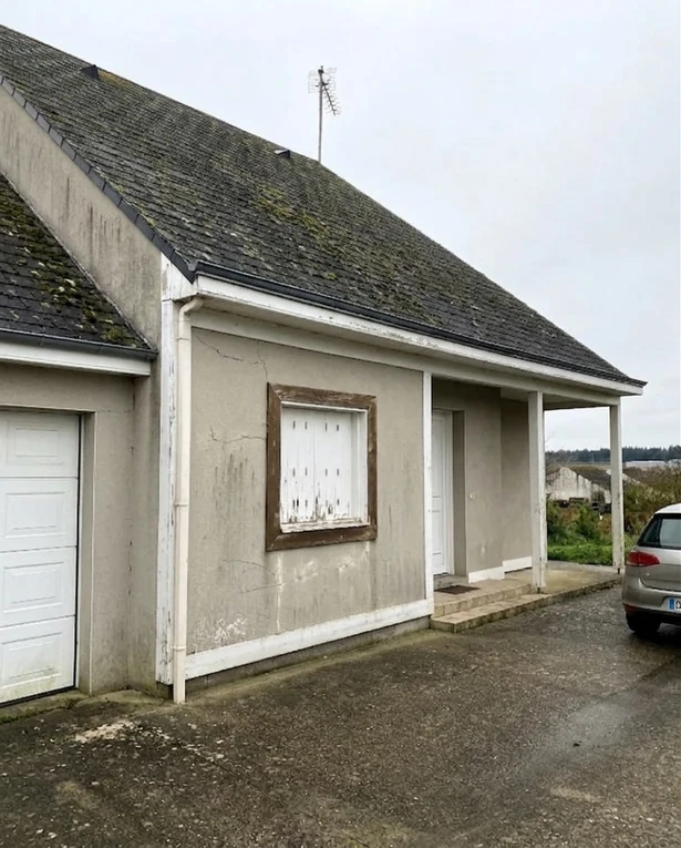Before - facade without Behr Sculptor Clay PPU5-08 + White (Ranch)
