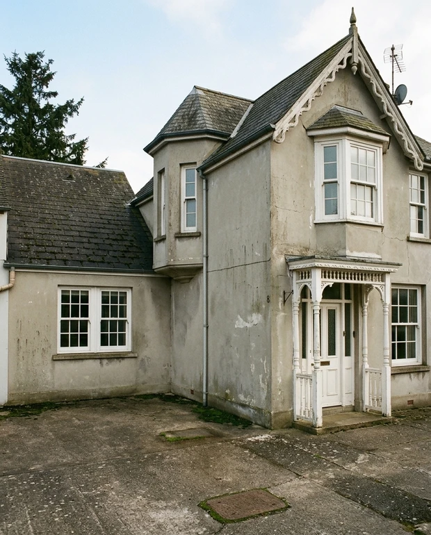Before - facade without Greige RAL 7032 + Bright White (Victorian)