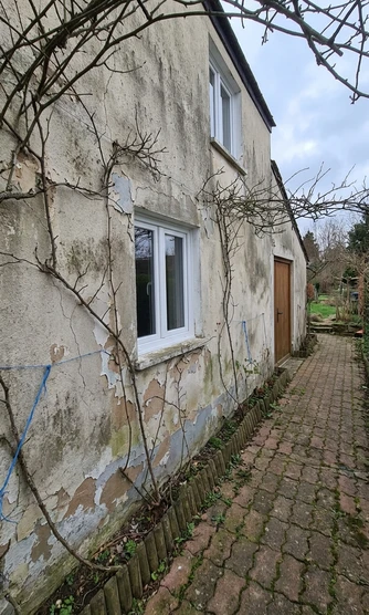 Vorher — Fassade ohne Salbeigruen + Reinweiss (Landhaus)