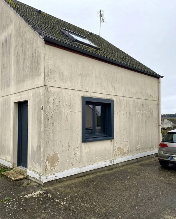 Vorher — Fassade ohne Sandbeige + Anthrazitgrau (Neubau)