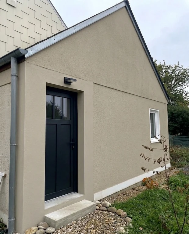 Greige Taupe + Matte Black — Transitional