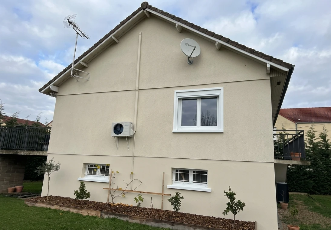 Vorher — Fassade ohne Orangebraun + Reinweiss (Klassisch)