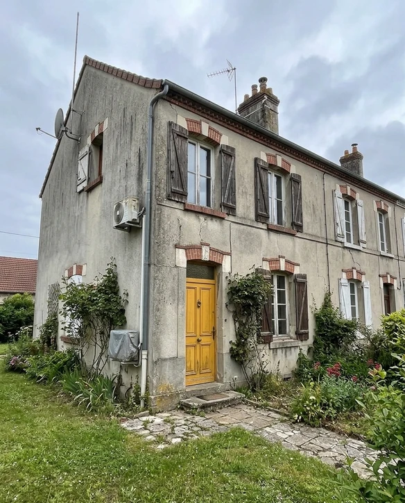 Before — facade without Slate Grey + India Yellow (Victorian Terrace)
