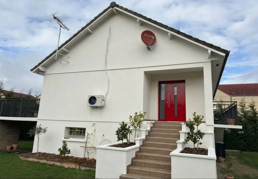 Verkehrsweiss + Feuerrot — Moderne