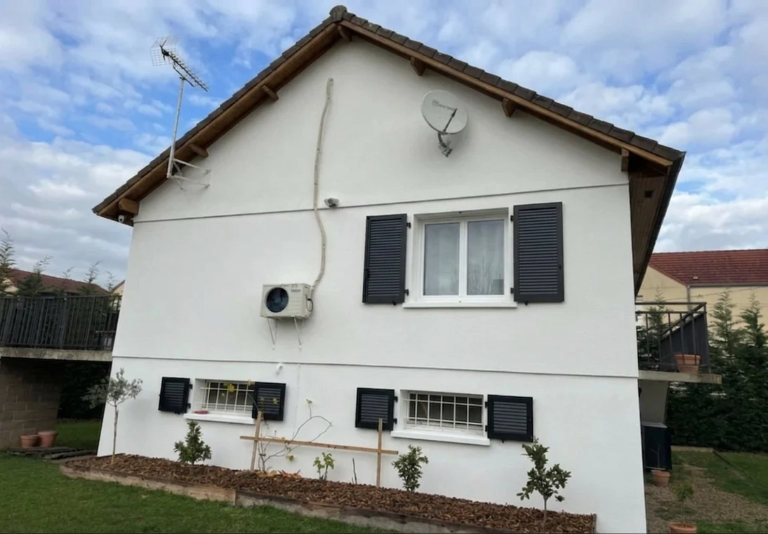 Classic White + Jet Black — Colonial