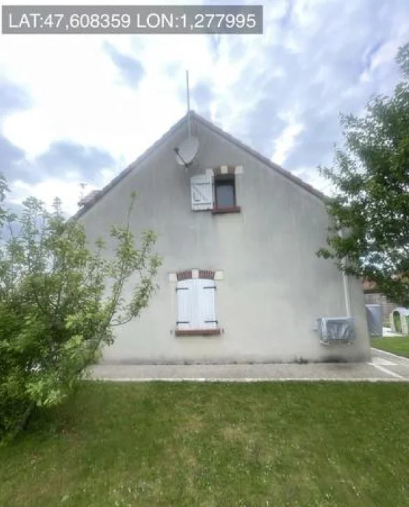 La même façade de maison avant la prévisualisation couleur